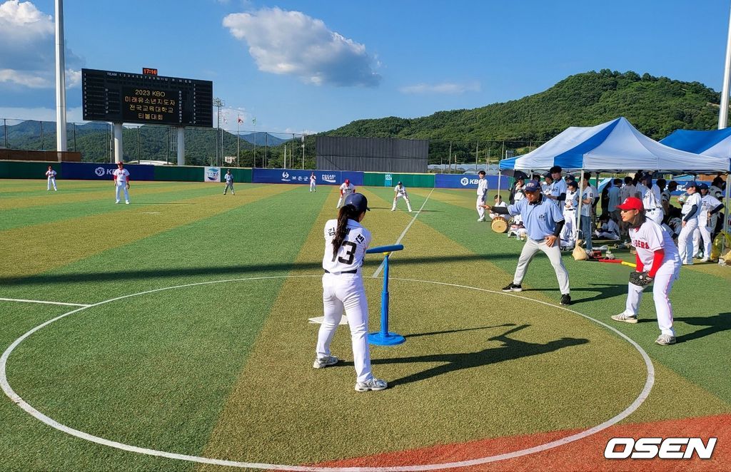 '2023 미래 유소년 지도자 전국 교육대학교 티볼대회' 경기에 나선 진주교육대학교 김예빈 학생. /fpdlsl72556@osen.co.kr