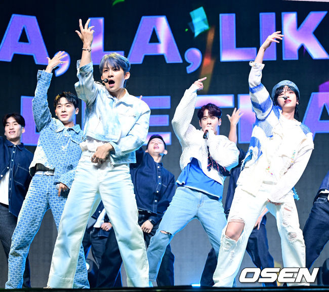 틴탑 이 타이틀곡 ‘휙’ 무대를 펼치고 있다. 2023.07.04 / dreamer@osen.co.kr