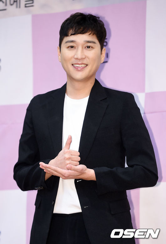 7일 오후 서울 영등포 더파크호텔에서 영화 '간이역'(감독 김정민) 제작보고회가 진행됐다.배우 김동준과 김재경, 윤유선,허정민, 진예솔이 출연하는 영화 '간이역'은 하루하루 기억을 잃어가는 한 남자 승현(김동준 분)에게 영원히 기억되고 싶은 시한부 삶의 여자 지아(김재경 분)의 특별하고 가슴 따뜻한 감성 멜로 영화다.배우 허정민이 포즈를 취하고 있다 ./   soul1014@osen.co.kr
