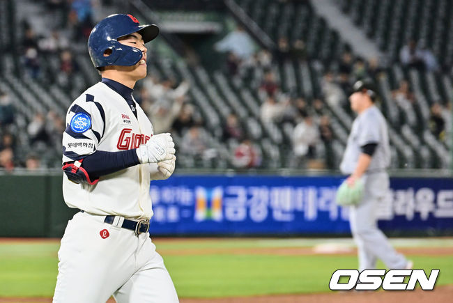 롯데 자이언츠 고승민이 4회말 잘 맞은 홈런성 타구가 파울이 되자 아쉬워하고 있다. 2023.04.27 / foto0307@osen.co.kr