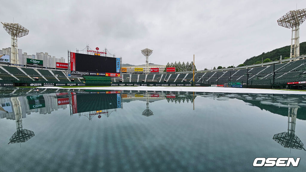 7일 부산 사직구장에서 열릴 예정이던 2023 신한은행 SOL KBO리그 롯데 자이언츠와 LG 트윈스의 경기가 비로 취소됐다. 2023.07.07 / foto0307@osen.co.kr