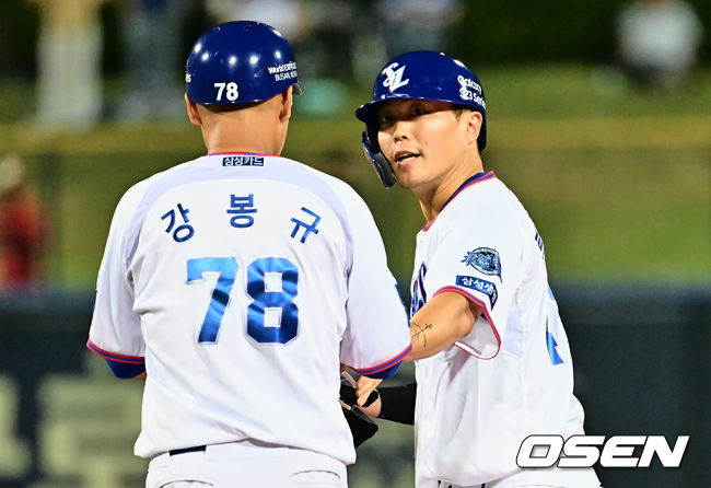 5일 포항야구장에서 2023 신한은행 SOL KBO리그 삼성 라이온즈와 두산 베어스의 경기가 열렸다.삼성 라이온즈 류지혁이 8회말 2사 1루 1타점 적시 2루타를 치고 하이파이브를 하고 있다. 2023.07.05 / foto0307@osen.co.kr