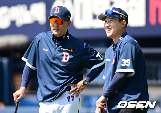 두산 이승엽 감독과 김인태. / OSEN DB