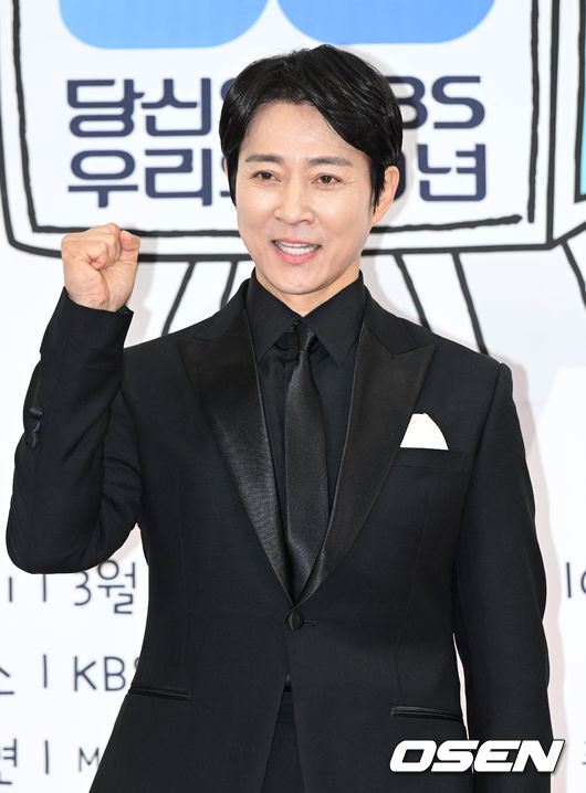 3일 오후 서울 영등포구 KBS홀에서 공영방송 50주년 특집 '당신의 KBS, 우리의 50년' 레드카펫 행사가 열렸다.배우 최수종이 포즈를 취하고 있다. 2023.03.03 /cej@osen.co.kr