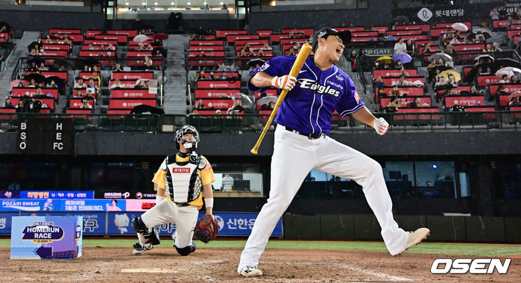 14일 부산 사직구장에서 2023 신한은행 SOL KBO 올스타전 컴투스 프로야구 홈런 레이스가 열렸다. 한화 채은성이 5개의 홈런을 기록해 1등을 차지하고 환호하고 있다. 2023.07.14 / foto0307@osen.co.kr