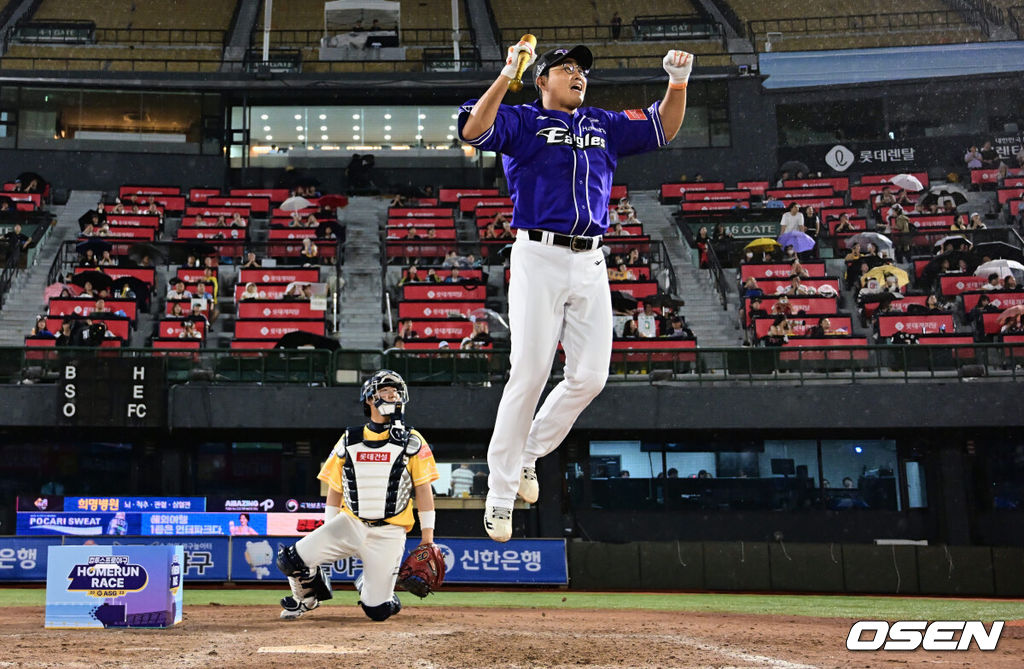 14일 부산 사직구장에서 2023 신한은행 SOL KBO 올스타전 컴투스 프로야구 홈런 레이스가 열렸다. 한화 채은성이 5개의 홈런을 기록해 1등을 차지하고 환호하고 있다. 2023.07.14 / foto0307@osen.co.kr