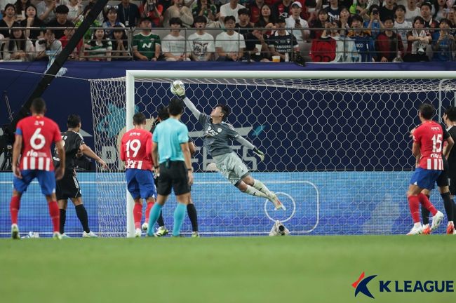 [사진] 이창근 / 한국프로축구연맹 제공.