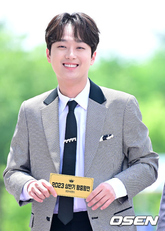 3일 오전 인천 남동체육관에서 KBS '불후의 명곡' 2023년 상반기 왕중왕전 레드카펫 행사가 열렸다.가수 이찬원이 레드카펫 행사에 참석해 포즈를 취하고 있다. 2023.07.03 / dreamer@osen.co.kr