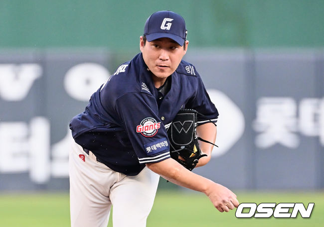 롯데 자이언츠 선발 투수 이인복이 역투하고 있다. 2023.08.04 / foto0307@osen.co.kr