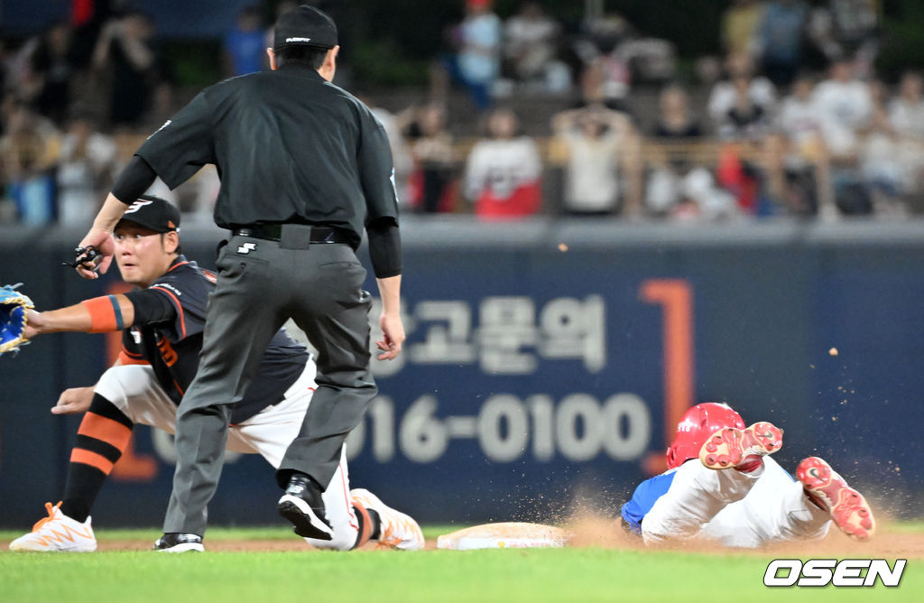 6일 오후 광주-기아챔피언스필드에서 ‘2023 신한은행 SOL KBO리그’ KIA 타이거즈와 한화 이글스 경기가 열렸다.연장 12회말 1사 주자 1루 KIA 최형우 타석에서 1루 주자 김도영이 2루 도루에 성공하고 있다. 2023.08.06 / rumi@osen.co.kr