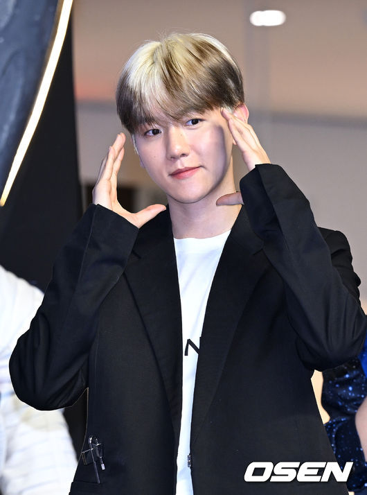 25일 오후 서울 영등포 타임스퀘어에서 영화 '더 문' 레드카펫 쇼케이스 및 VIP 시사회가 열렸다.그룹 엑소 백현이 포토타임을 가지고 있다. 2023.07.25 /sunday@osen.co.kr