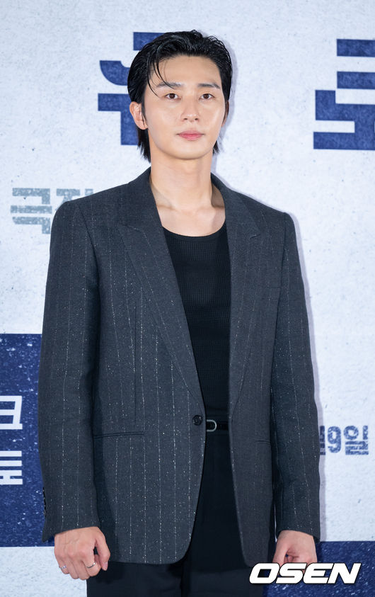 31일 오후 서울 송파구 롯데시네마 월드타워점에서 영화 ‘콘크리트 유토피아’의 언론시사회가 열렸다. 배우 박서준이 포토타임을 갖고 있다. 2023.07.31 /ksl0919@osen.co.kr