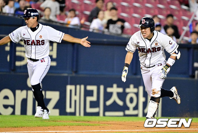 4회말 2사 2루에서 두산 허경민이 3루타를 날리고 실책을 틈타 홈까지 내달리며 득점에 성공하고 있다. 2023.08.08 /jpnews@osen.co.kr