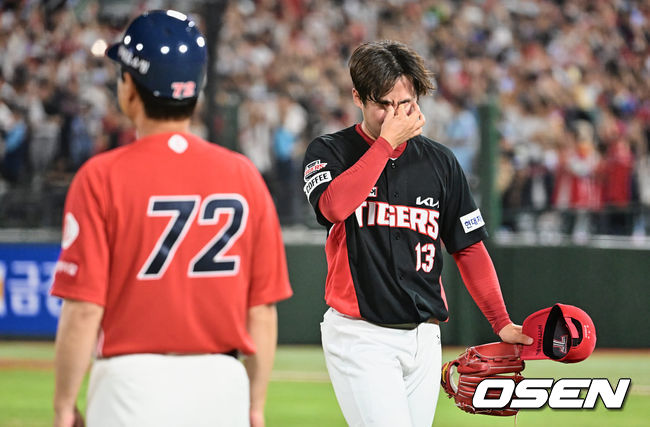 KIA 타이거즈 윤영철이 5회에만 4실점하고 교체되고 있다. 2023.08.12 / foto0307@osen.co.kr