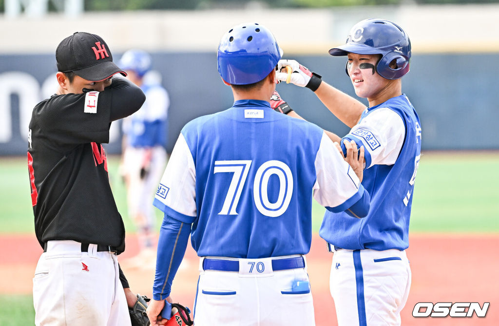 14일 오후 서울 목동야구장에서 제57회 대통령배 전국고교야구대회 결승전 군상상일고와 인천고의 경기가 진행됐다.6회말 1사 1,2루 군산상일고 민국이 재역전 1타점 적시타를 날리고 세리머니를 하고 있다. 2023.08.14  / soul1014@osen.co.kr