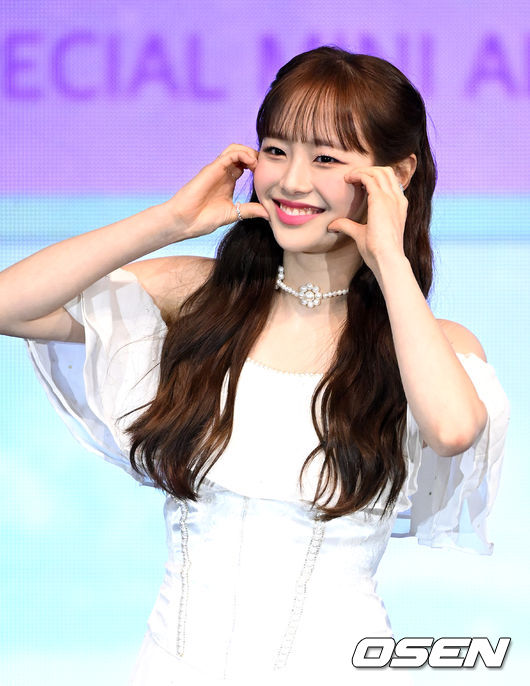 이달의 소녀 츄가 포토타임을 하고 있다. 2022.06.20 /jpnews@osen.co.kr