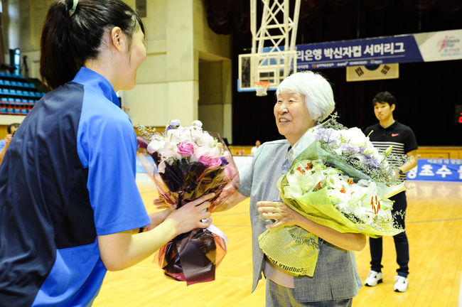 [사진] 2015년 당시 박신자 여사 박신자컵 참석 사진 / WKBL 제공