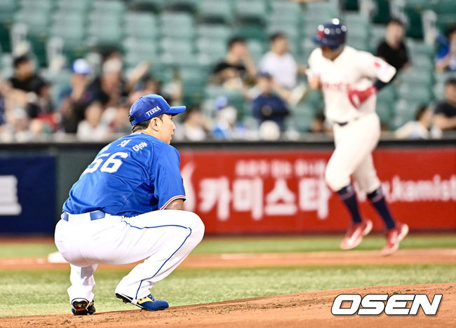 삼성 라이온즈 최채흥이 1회말 2사 1,3루 롯데 자이언츠 유강남에게 좌중월 3점 홈런을 맞고 허탈해 하고 있다. 2023.09.05 / foto0307@osen.co.kr