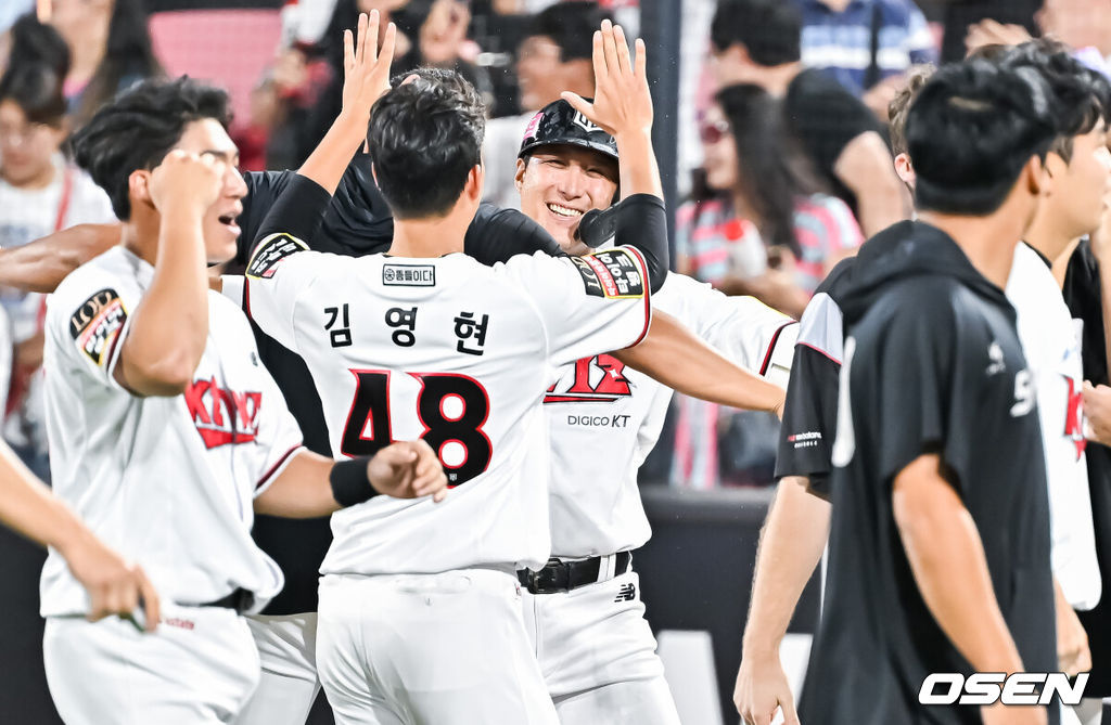 6일 오후 수원KT위즈파크에서 2023 신한은행 SOL KBO리그 KT 위즈와 LG 트윈스의 경기가 진행됐다.9회말 2사 만루 KT 황재균이 끝내기 안타를 날린뒤 기뻐하고 있다.  2023.09.06 / soul1014@osen.co.kr