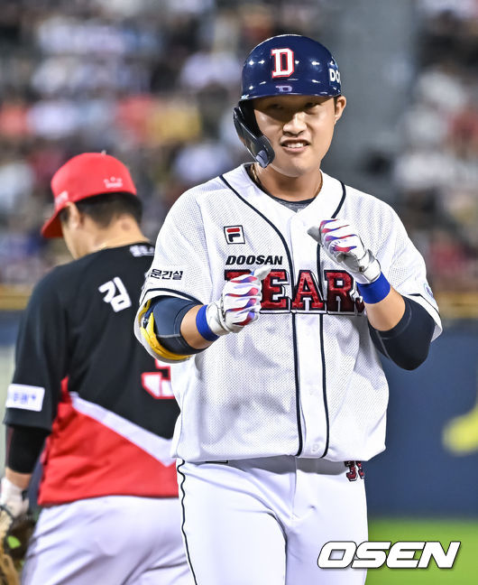 7일 오후 서울 잠실야구장에서 ‘2023 신한은행 SOL KBO리그’ 두산 베어스와 KIA 타이거즈의 경기가 진행됐다.7회말 2사 2루 두산 대타 김인태가 1타점 적시타를 날리고 기뻐하고 있다.   2023.09.07 / soul1014@osen.co.kr