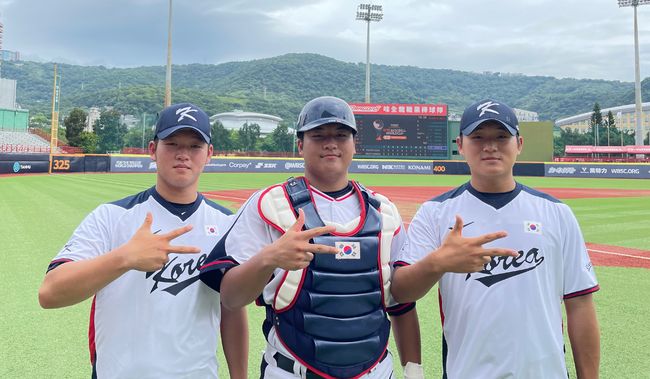 U-18 한국 대표팀의 박건우, 이상준, 김택연(왼쪽부터) / 대한야구소프트볼협회 제공