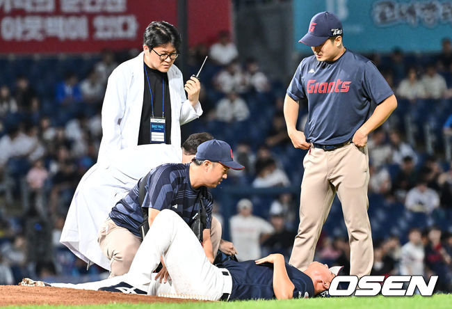 롯데 자이언츠 김상수가 7회말 갑자기 쓰러지고 있다. 2023.09.08 / foto0307@osen.co.kr