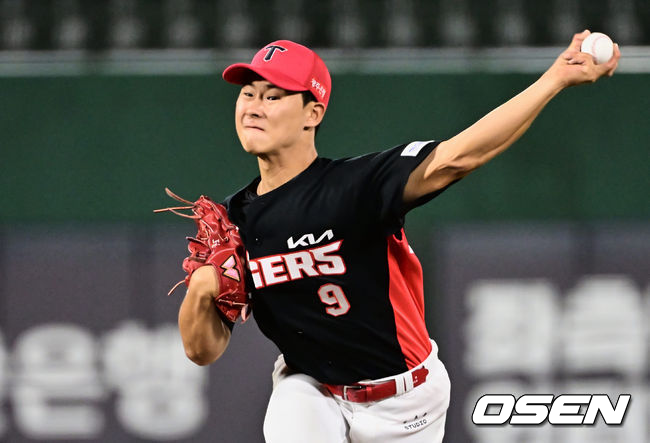 14일 부산 사직구장에서 2023 신한은행 SOL KBO 퓨처스 올스타전 남부(상무·NC·삼성·롯데·KT·KIA)와 북부(한화·LG·고양(히어로즈)·SSG·두산)리그의 경기가 열렸다.남부리그 올스타 곽도규가 역투하고 있다. 2023.07.14 / foto0307@osen.co.kr
