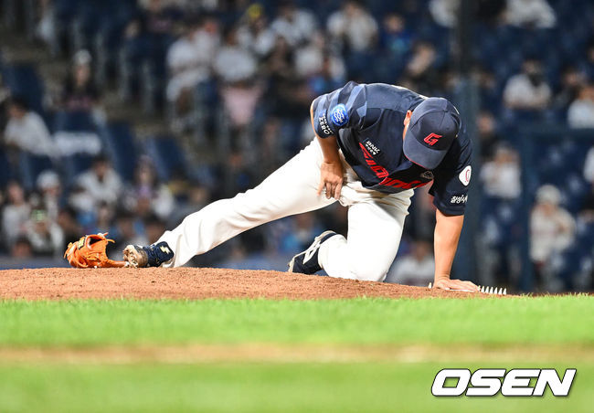 롯데 자이언츠 김상수가 7회말 갑자기 쓰러지고 있다. 2023.09.08 / foto0307@osen.co.kr