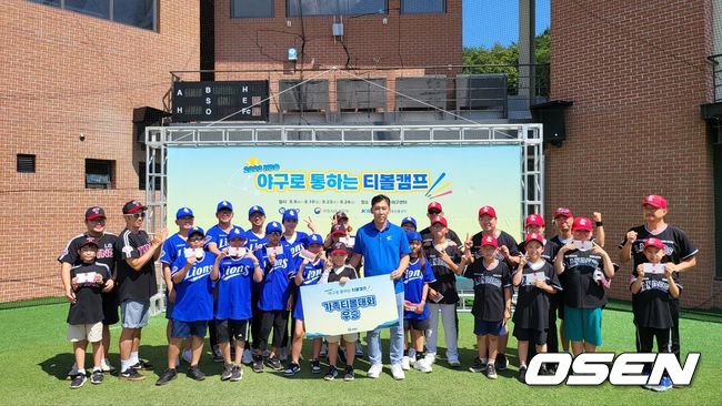 KBO ‘야구로 통하는 티볼캠프’ 가족 티볼대회에서 우승한 이만수팀. /OSEN DB