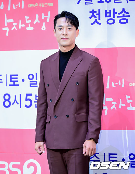 고주원,&apos;미소 머금고&apos;