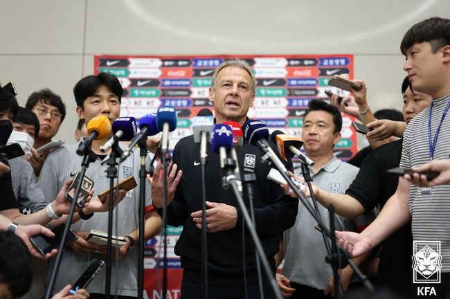 [사진] 귀국한 위르겐 클린스만 감독 / 대한축구협회 제공.