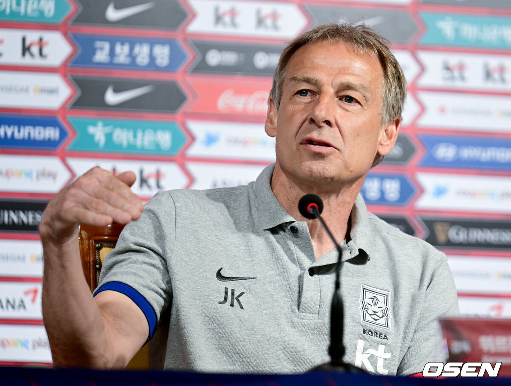 22일 오후 서울 종로구 축구회관에서 한국 축구대표팀 클린스만 감독과 코치진의 기자회견이 열렸다. 한국대표팀 클린스만 감독이 취재진의 질문에 대답하고 있다. 2023.06.22 /ksl0919@osen.co.kr