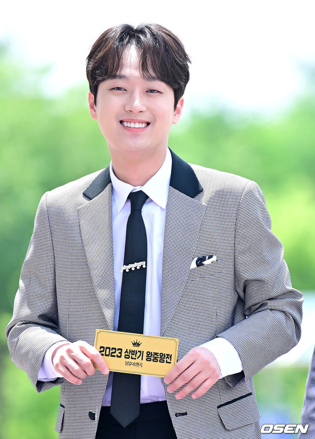 3일 오전 인천 남동체육관에서 KBS '불후의 명곡' 2023년 상반기 왕중왕전 레드카펫 행사가 열렸다.가수 이찬원이 레드카펫 행사에 참석해 포즈를 취하고 있다. 2023.07.03 / dreamer@osen.co.kr