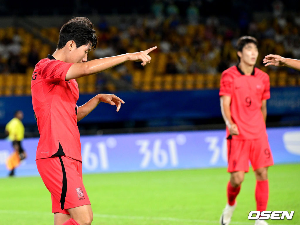 21일 오후 중국 진화 스타디움에서 '제19회 항저우아시아게임' 남자축구 조별리그 E조 2차전 대한민국과 태국의 경기가 열렸다.전반 한국 홍현석이 선제골을 작렬시킨 뒤 기뻐하고 있다. 2023.09.21 / dreamer@osen.co.kr