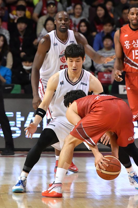 [사진] 양동근이 KBL GOAT인 이유는 공수겸장이기 때문이다