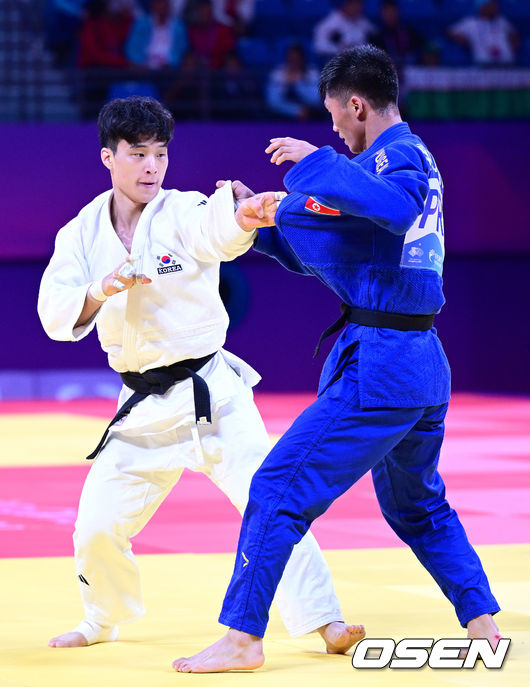 연장 접전 끝에 한국 안바울이 절반 승을 거뒀다. 리금성을 상대로 공격을 펼치는 안바울. 2023.09.24 / dreamer@osen.co.kr