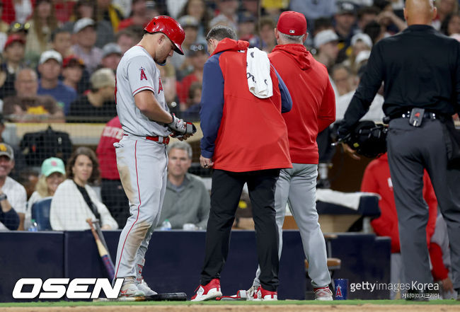 [사진] LA 에인절스 마이크 트라웃이 손목 통증을 호소하고 있다. ⓒGettyimages(무단전재 및 재배포 금지)