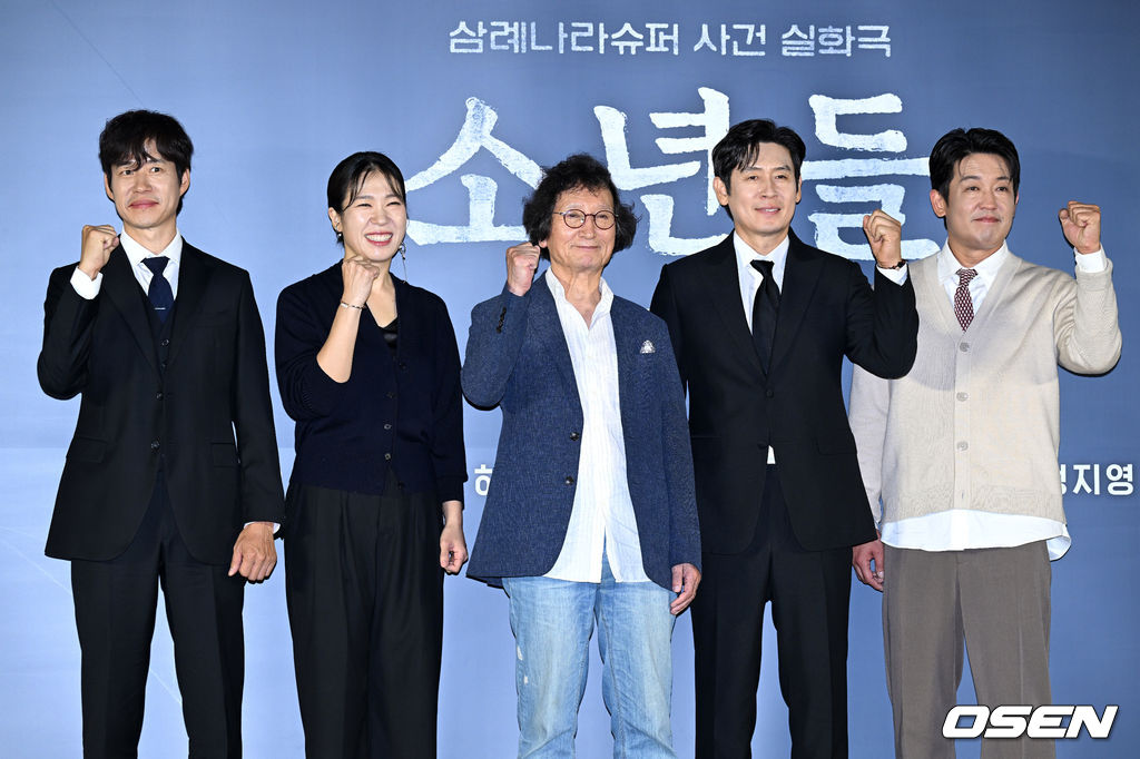 27일 오전 서울 CGV 용산아이파크몰에서 영화 ‘소년들’ 제작보고회가 열렸다.배우 유준상, 염혜란, 정지영 감독, 설경구, 허성태가 포토타임을 가지고 있다. 2023.09.27 /sunday@osen.co.kr