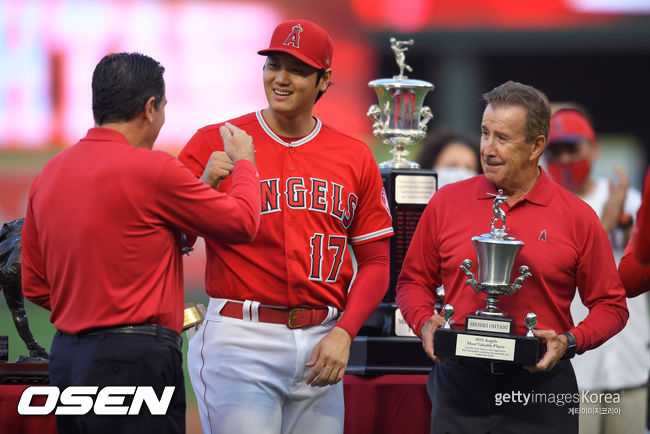 [사진] LA 에인절스 페리 미나시안 단장, 오타니 쇼헤이, 아르테 모레노 구단주. ⓒGettyimages(무단전재 및 재배포 금지)