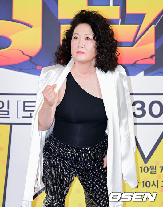 배우 김해숙이 포토타임을 하고 있다. 2023.10.05 /jpnews@osen.co.kr