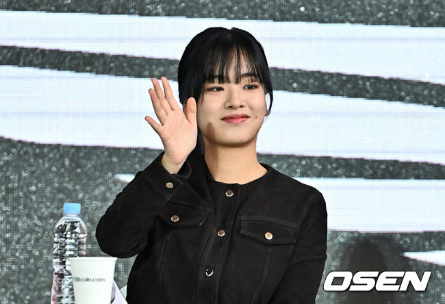 이주영이 팬들에게 인사를 하고 있다. 2023.10.07 / foto0307@osen.co.kr