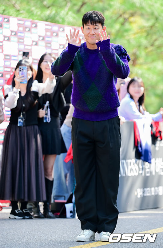 대표팀 손흥민이 훈련에 참여하기 위해 입장하고 있다. 2023.10.09 /jpnews@osen.co.kr