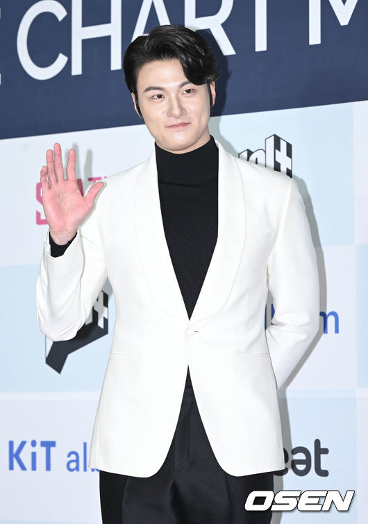 18일 오후 서울 송파구 올림픽공원 KSPO DOME에서 써클차트 뮤직 어워즈 2022 시상식 레드카펫 및 포토월 행사가 열렸다.배우 신승호가 행사에 참석해 포즈를 취하고 있다.  2023.02.18 /cej@osen.co.kr