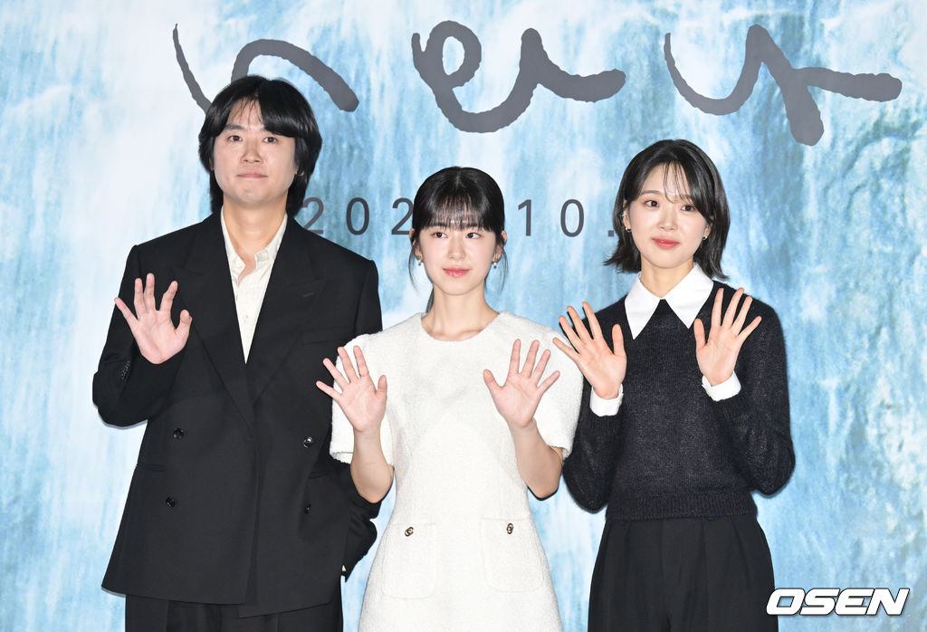 10일 CGV용산아이파크몰에서 영화 '너와 나(조현철 감독)' 언론시사회가 열렸다.  감독 조현철, 배우 박혜수, 김시은이 포즈를 취하고 있다. 2023.10.10 /cej@osen.co.kr