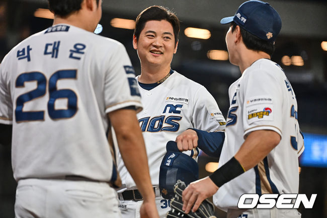 NC 다이노스 임정호가 7회초 2사 1,2루 한화 이글스 문현빈을 삼진으로 잡고 미소짓고 있다. 2023.10.10 / foto0307@osen.co.kr