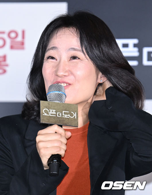 [OSEN=김성락 기자 17일 오후 서울 용산구 한강대로 CGV 용산아이파크몰에서 영화 ‘오픈 더 도어’ 언론시사회가 열렸다. 주연 배우 김수진