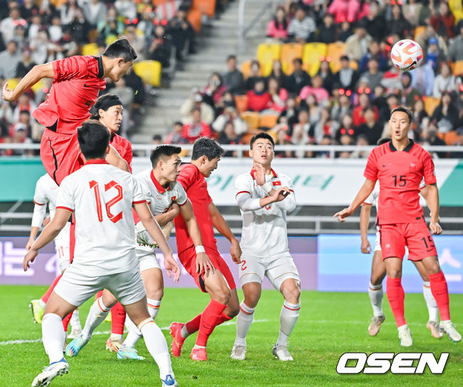 위르겐 클린스만 감독이 이끄는 축구 국가대표팀이 17일 오후 수원시 팔달구 수원월드컵경기장에서 베트남과 평가전을 진행했다.전반 김민재가 선제골을 넣고 있다. 2023.10.17 / soul1014@osen.co.kr