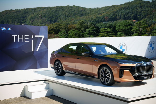 BMW i7 M70 xDrive. 