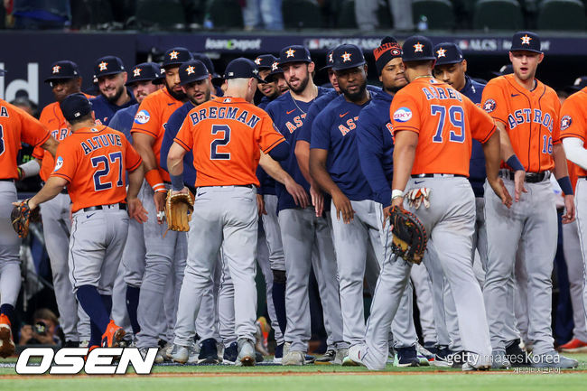 [사진] 휴스턴 선수들이 ALCS 3차전 승리를 기뻐하고 있다. ⓒGettyimages(무단전재 및 재배포 금지)