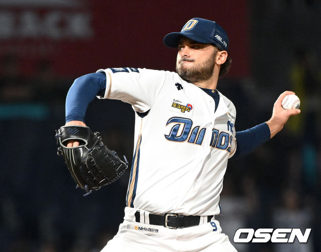 19일 오후 창원NC파크에서 ‘2023 KBO 포스트시즌 와일드카드 결정전 1차전 두산 베어스와 NC 다이노스의 경기가 열렸다.1회초 무사에서 NC 선발투수 태너가 역투하고 있다. 2023.10.19 /sunday@osen.co.kr